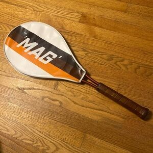 The MAG' Vintage tennis racquet and cover